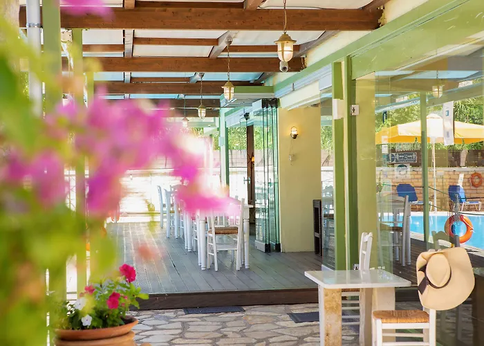 Apartahotel Cleopatra Yénion