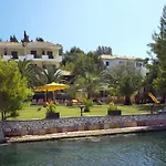Cleopatra Lägenhetshotell Yénion